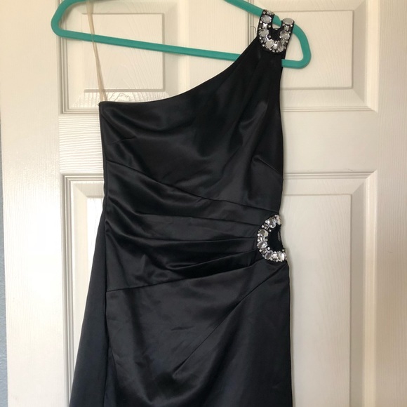 Dresses & Skirts - 💗6/ $25 💗 Black Cocktail Mini Dress